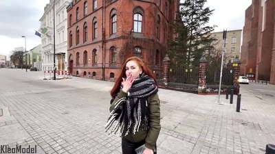 ציבור פּיקאַפּ: שיין מיידל געץ פאַקט פֿאַר אַ iPhone און געץ קום אין איר לאָך. קלעאָמאָדעל